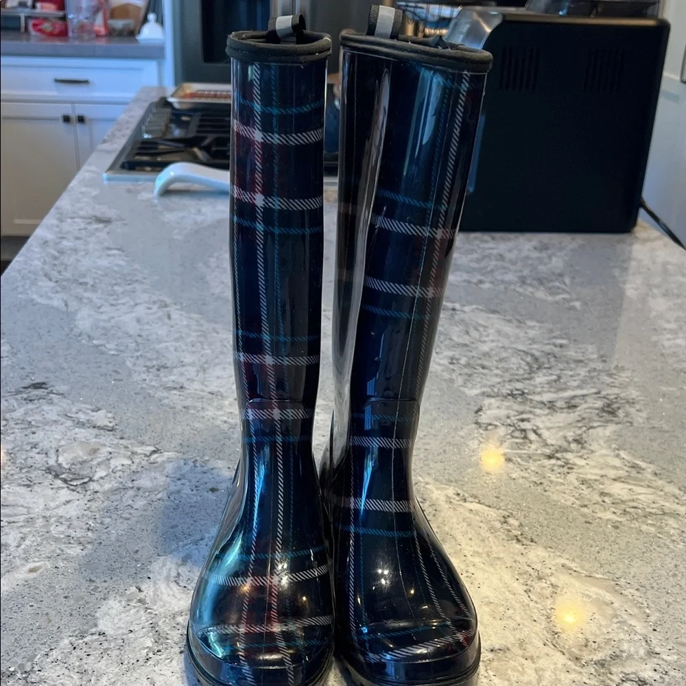 Plaid Glossy Rain Boots in Black Size 7